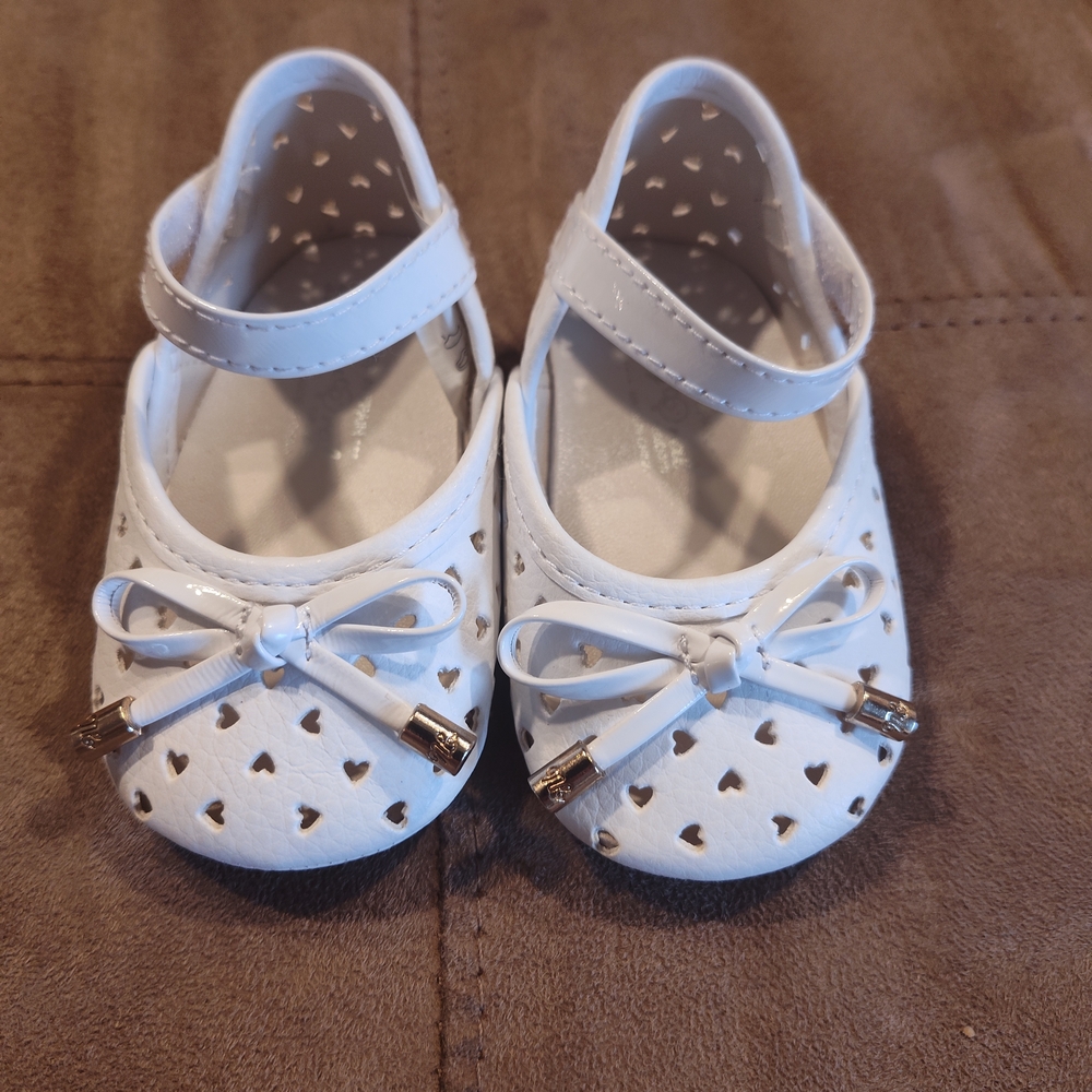 Mayoral White Heart Design Baby Dress Shoes Size 17. (0-3 Months)